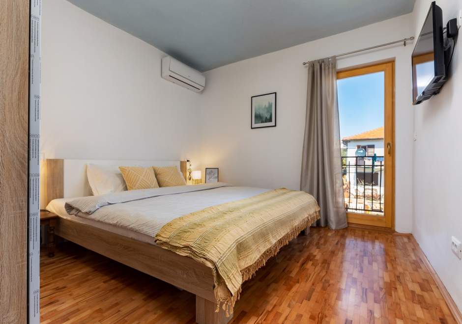 Rovinj City Studio/App with balcony, parking, kitchenette for couples A2