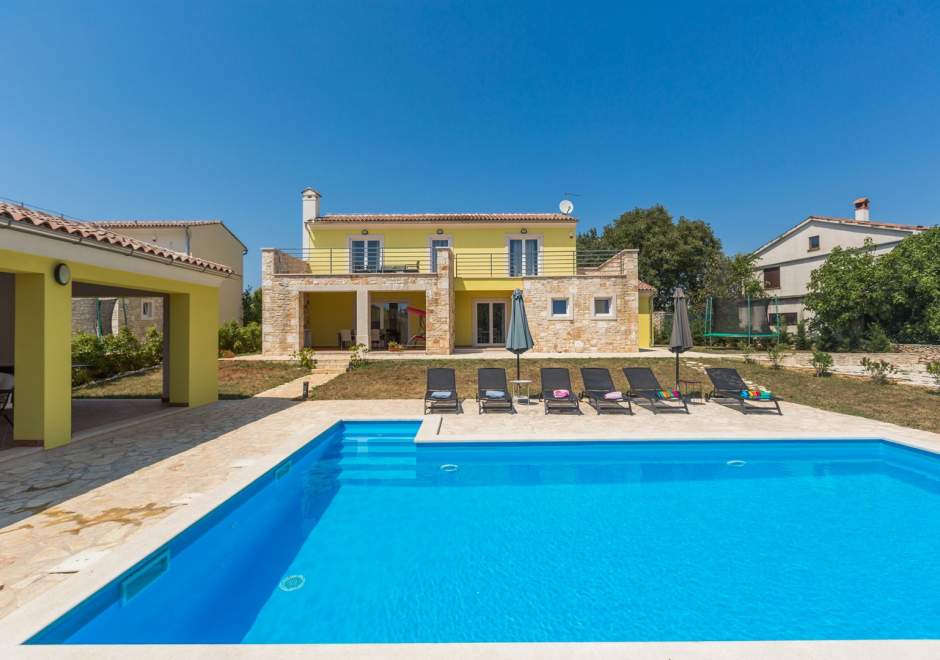 Countryside villa / Violetta with pool and garden