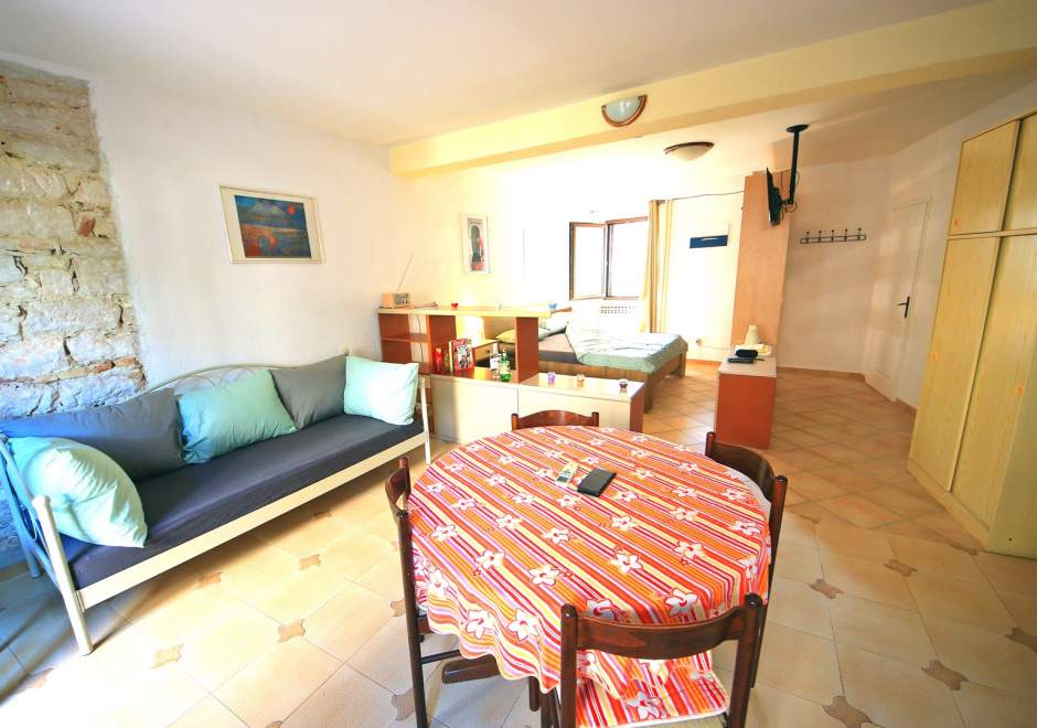 Lovely Studio apartment Damuggia with terrace