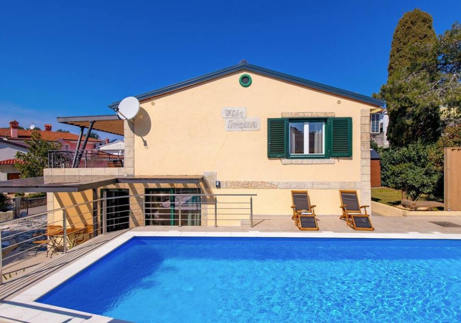 Villa Ivona with heated pool in Rovinj