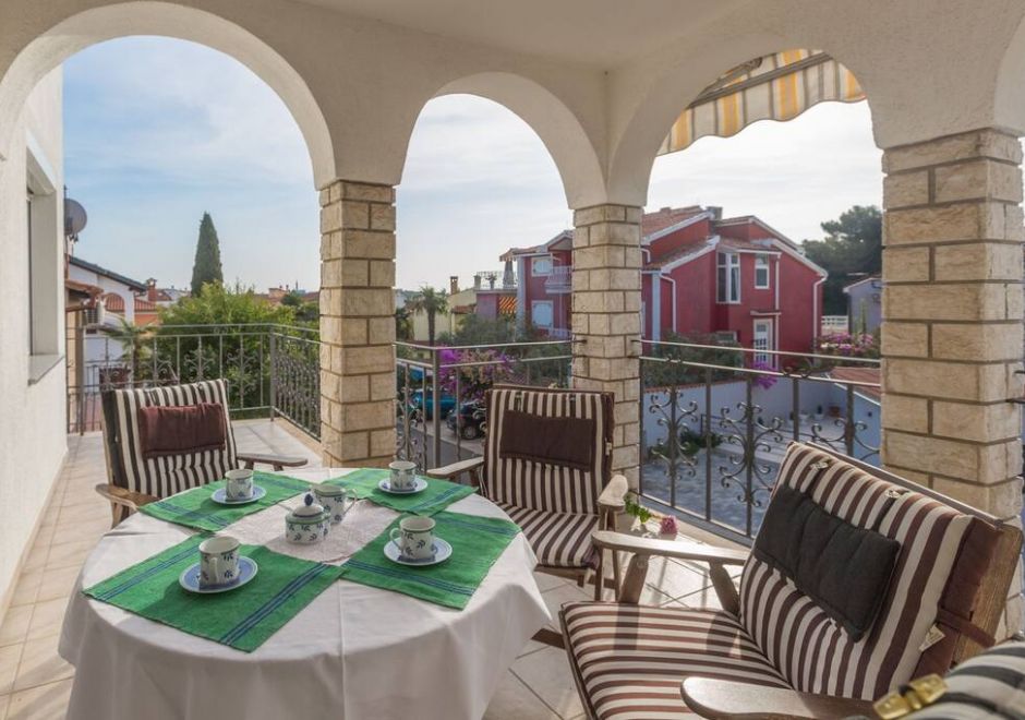 Elegant 2-bedroom apartment with balcony in Rovinj