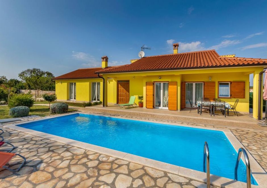 Delightful villa with pool for 6 persons