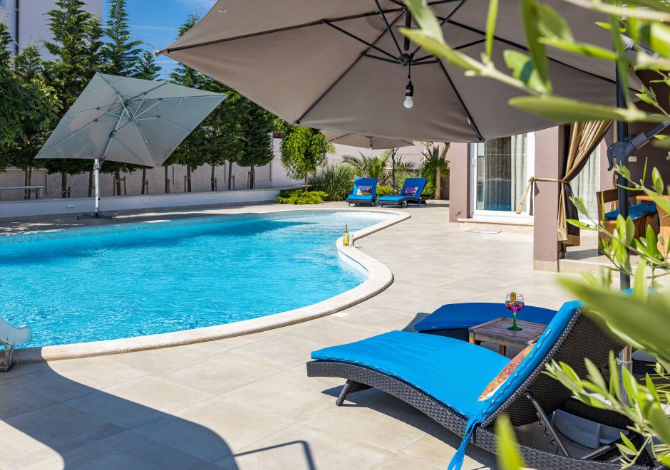 Five bedroom villa Emily with pool in Medulin