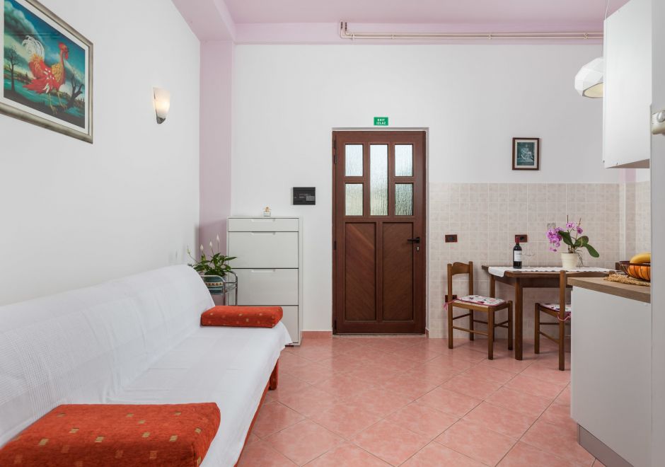 Guest House Marica / 1-bedroom app with patio A2