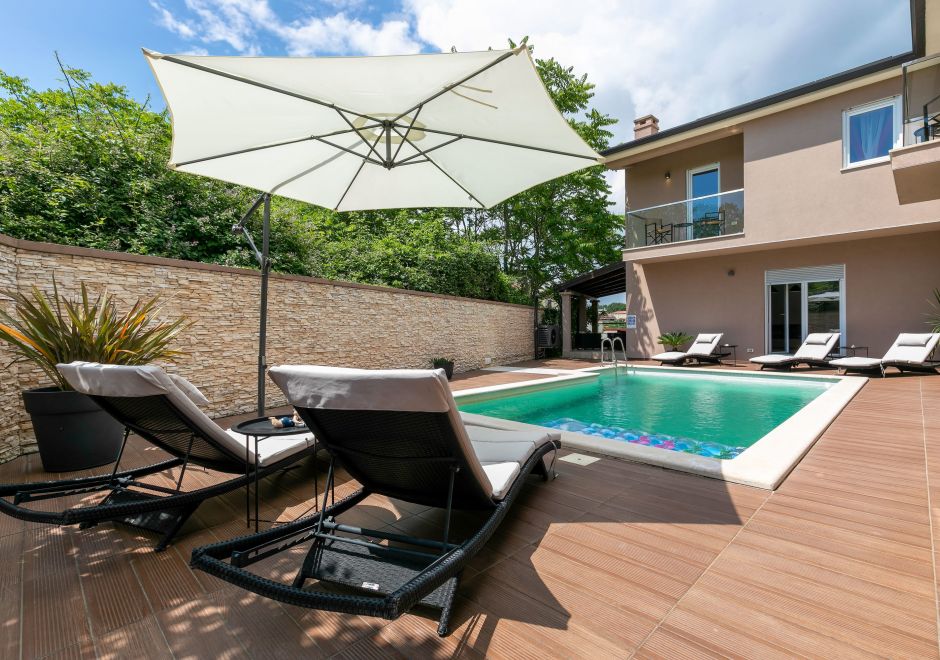 Villa Luna with heated pool and BBQ near Rovinj