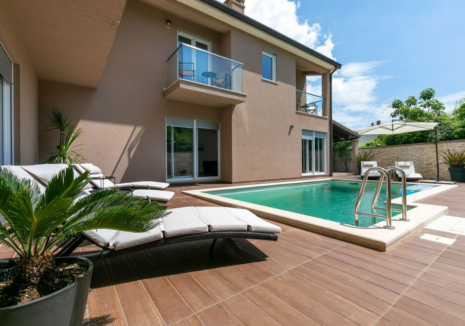 Villa Luna with heated pool and BBQ near Rovinj