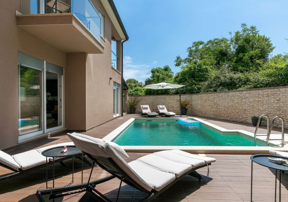 Villa Luna with heated pool and BBQ near Rovinj