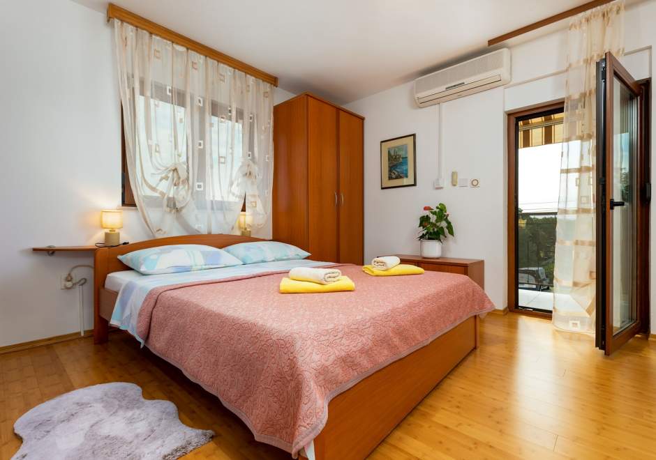 Apartments Kristina / Studio for 2 persons with terrace and private parking