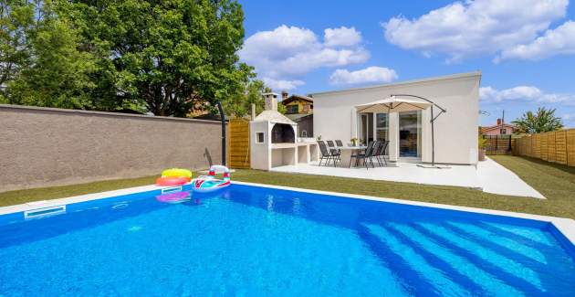 Ferienhaus Infinity mit Pool und Grill in der Nähe von Pula