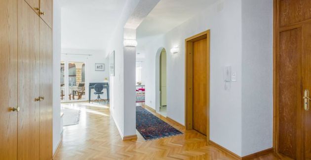 Elegant 2-bedroom apartment with balcony in Rovinj