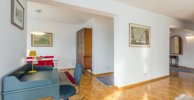 Elegant 2-bedroom apartment with balcony in Rovinj