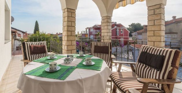 Elegant 2-bedroom apartment with balcony in Rovinj