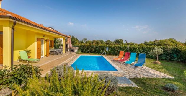 Delightful villa with pool for 6 persons