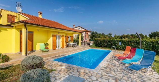 Delightful villa with pool for 6 persons