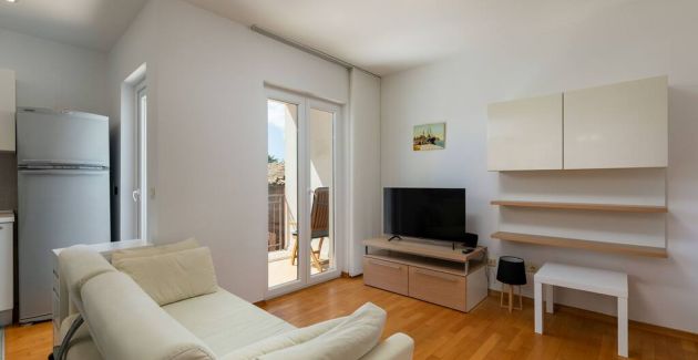 One-bedroom app ALBIS with balcony and parking
