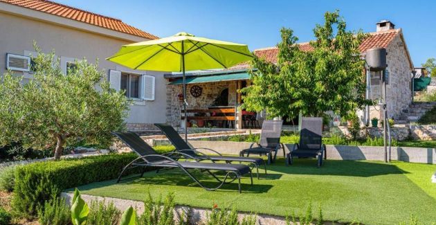 Holiday home Ante with beautiful private garden