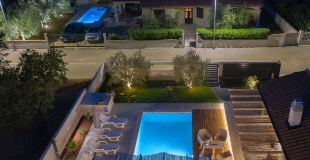 Villa moderna con 4 camere da letto e piscina vicino a Pula