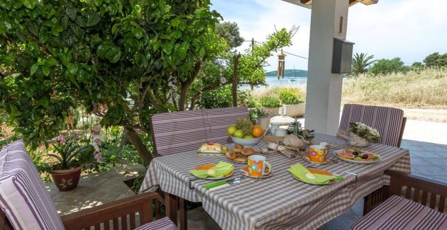 Beachfront Holiday House Zita