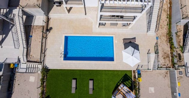 5 bedroom villa with pool and sea view 2F