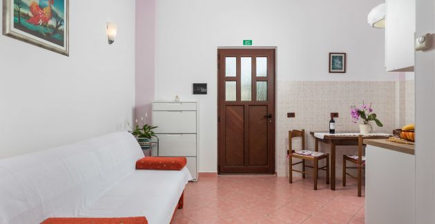 Guest House Marica / 1-bedroom app with patio A2