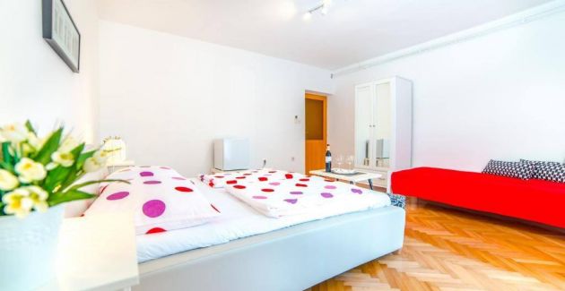 Guest House Marica - Triple room with terrace S2