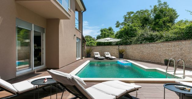 Villa Luna with heated pool and BBQ near Rovinj