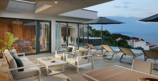 Luxury Coastal Retreat - Villa Saturea