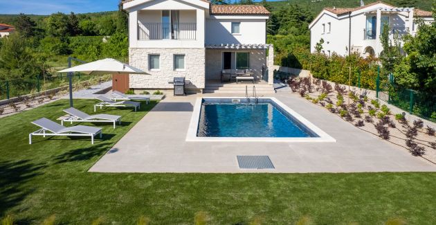 Diminici Villas / 4 bedroom villa with pool 12A