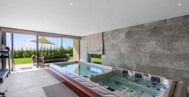 Villa Miracle with pool, hydromassage & sauna