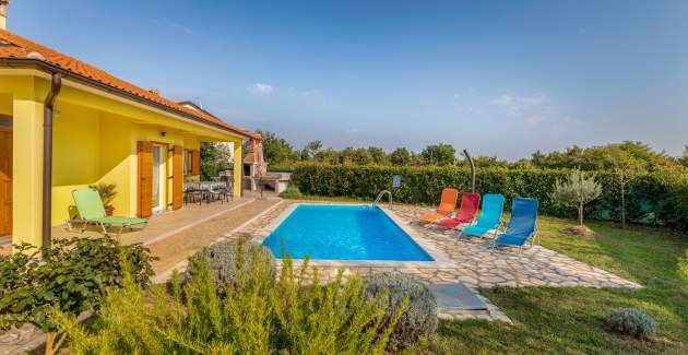 Delightful villa with pool for 6 persons