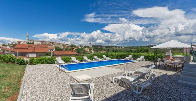 Ferienhaus mit Pool in Višnjan