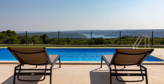 Villen Diminici / 5-Schlafzimmer-Villa mit Pool und Panoramablick auf das Meer 3F