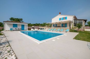 Villa Tanga near Rovinj for 8 persons with pool
