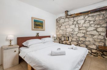 Holiday House Cave Romana