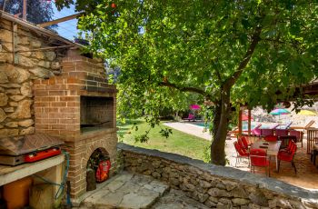 Holiday House Cave Romana