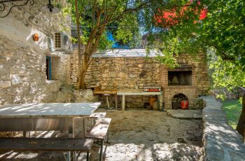 Holiday House Cave Romana