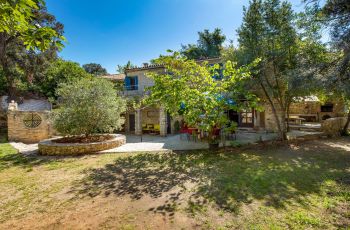 Holiday House Cave Romana