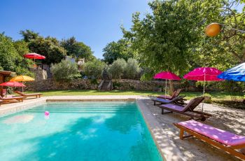 Holiday House Cave Romana