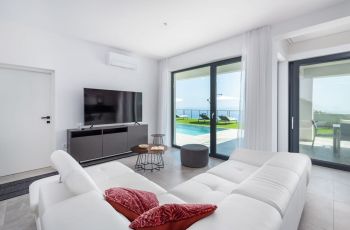 Villa Atrium with heated pool, sea view & jacuzzi