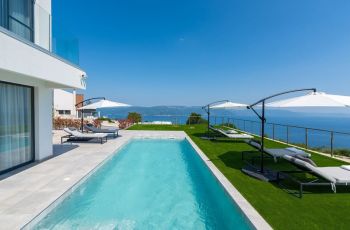 Villa Atrium with heated pool, sea view & jacuzzi