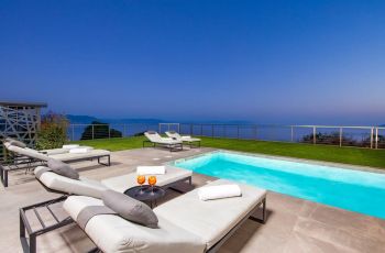 Villa Atrium with heated pool, sea view & jacuzzi