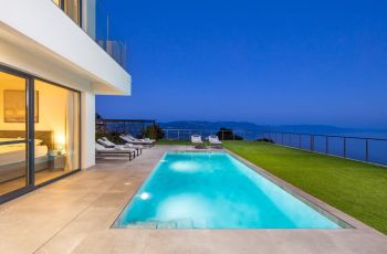 Villa Atrium with heated pool, sea view & jacuzzi