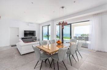Villa Atrium with heated pool, sea view & jacuzzi