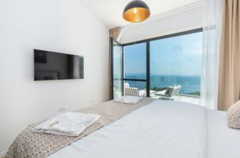 Villa Atrium with heated pool, sea view & jacuzzi