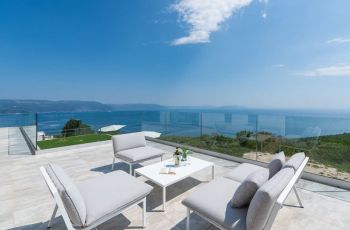 Villa Atrium with heated pool, sea view & jacuzzi