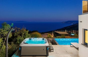 Villa Aristea with sea view, jacuzzi&infinity pool