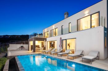 Villa Aristea with sea view, jacuzzi&infinity pool