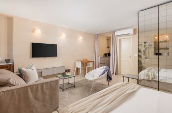 Natascha’s Beachfront / Boutique Studio Apartment A1