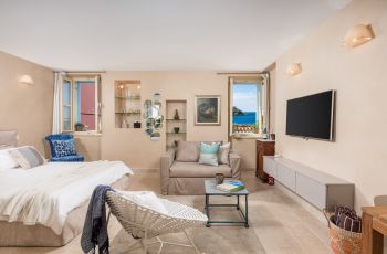 Natascha’s Beachfront / Boutique Studio Apartment A1