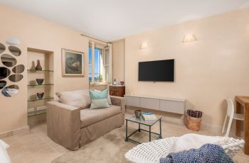 Natascha’s Beachfront / Boutique Studio Apartment A1